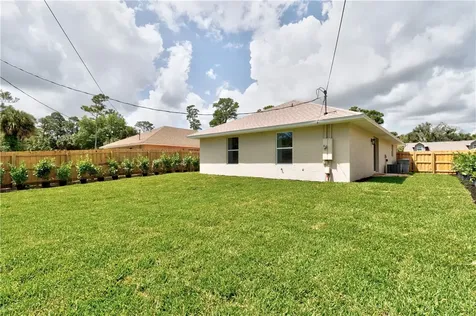 674 30th Avenue SW Vero Beach FL 32968