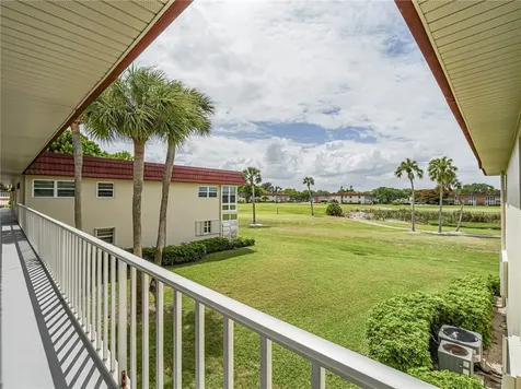 27 Pine Arbor Lane Vero Beach FL 32962