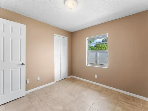 304 8th Avenue SW Vero Beach FL 32962