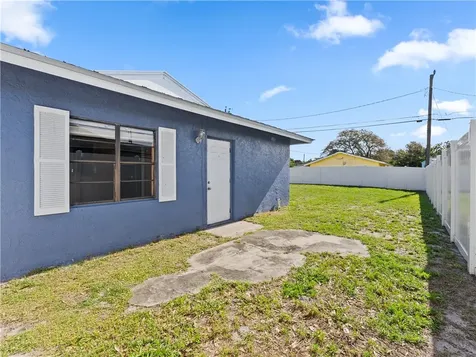 304 8th Avenue SW Vero Beach FL 32962