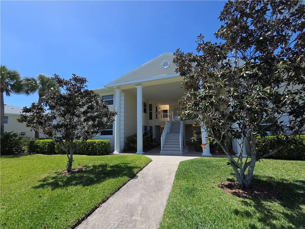 422 Grove Isle Circle Vero Beach FL 32962