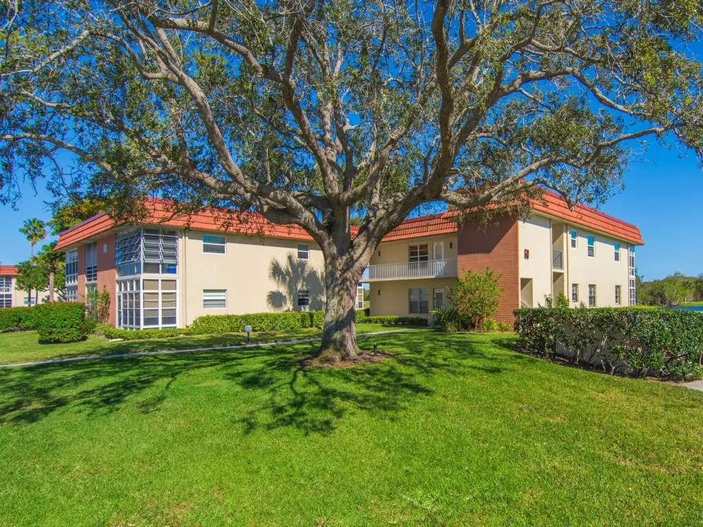 68 Royal Oak Court Vero Beach FL 32962