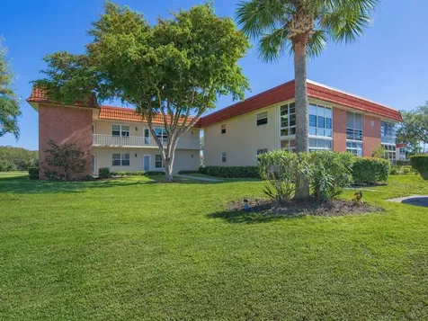 68 Royal Oak Court Vero Beach FL 32962