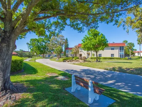 68 Royal Oak Court Vero Beach FL 32962