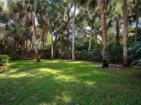 711 Royal Palm Place Vero Beach FL 32960