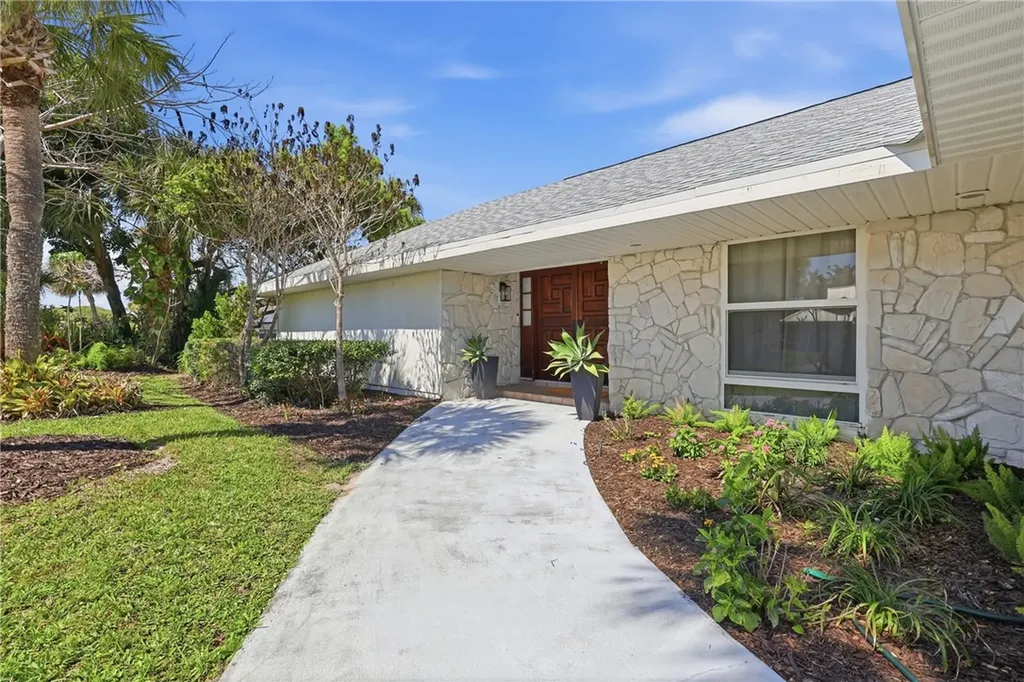 1048 Admirals Walk Vero Beach FL 32963