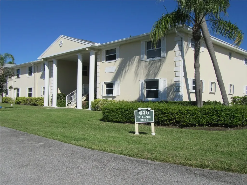 670 E Lake Jasmine Circle Vero Beach FL 32962