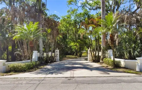 6235 4th Street Vero Beach FL 32968