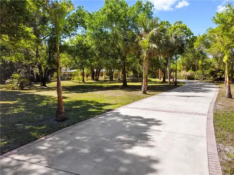 6235 4th Street Vero Beach FL 32968
