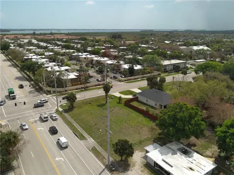 1185 6th Avenue Vero Beach FL 32960