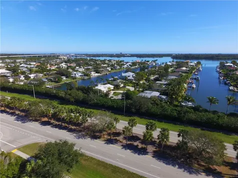 2333 Indian River Boulevard Vero Beach FL 32960