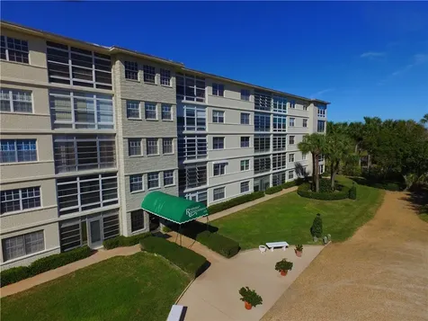 2333 Indian River Boulevard Vero Beach FL 32960