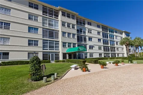 2333 Indian River Boulevard Vero Beach FL 32960
