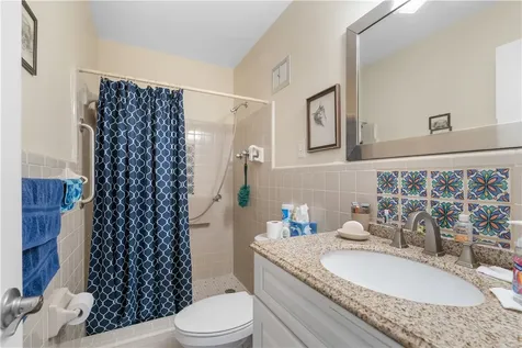 2333 Indian River Boulevard Vero Beach FL 32960