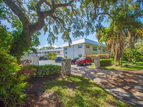 900 Jasmine Lane Vero Beach FL 32963
