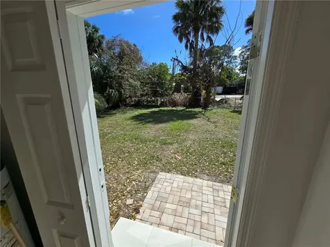 1955 10th Place Vero Beach FL 32960