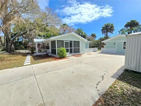 1955 10th Place Vero Beach FL 32960