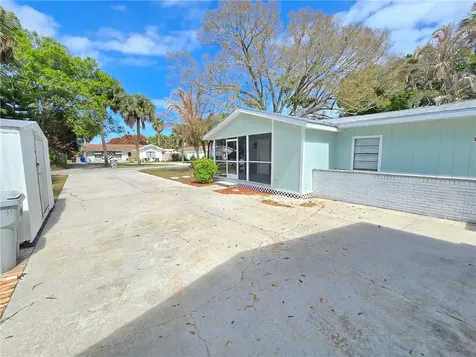 1955 10th Place Vero Beach FL 32960