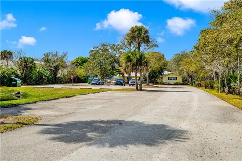 1285 6th Avenue Vero Beach FL 32960