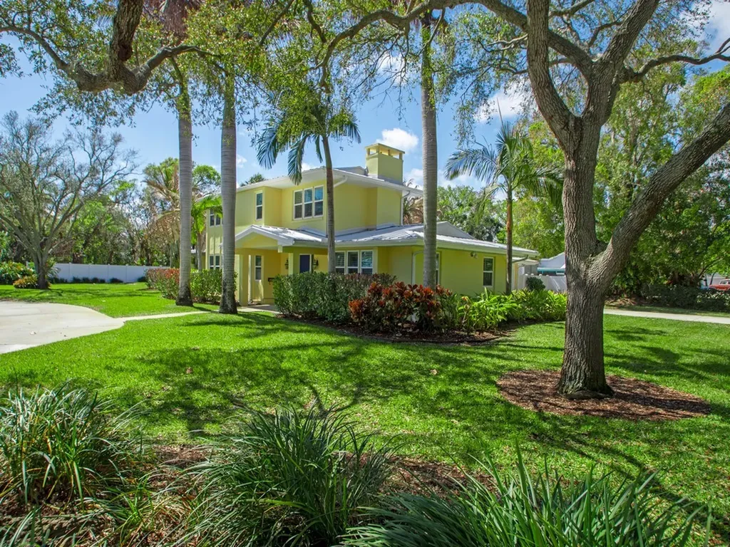 2155 Vero Beach Avenue Vero Beach FL 32960