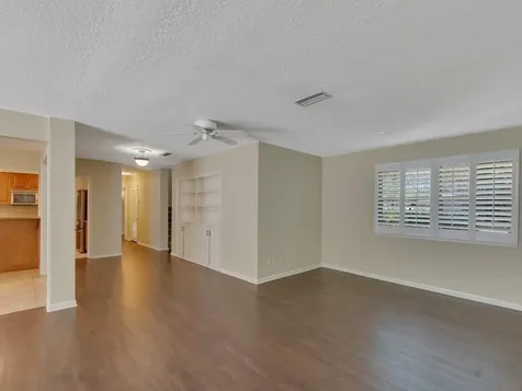 2155 Vero Beach Avenue Vero Beach FL 32960