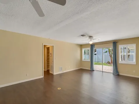 2155 Vero Beach Avenue Vero Beach FL 32960
