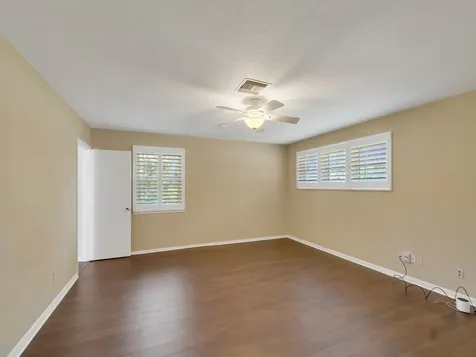 2155 Vero Beach Avenue Vero Beach FL 32960