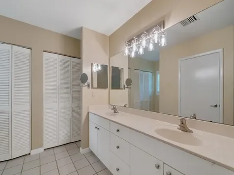 2155 Vero Beach Avenue Vero Beach FL 32960