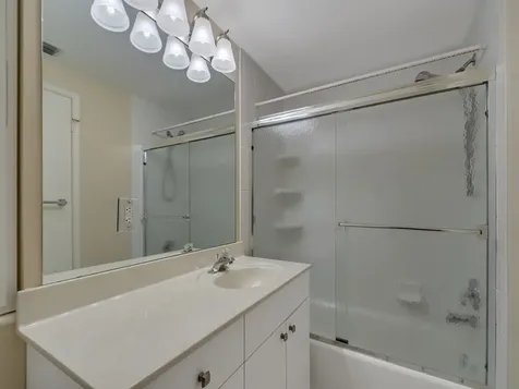 2155 Vero Beach Avenue Vero Beach FL 32960