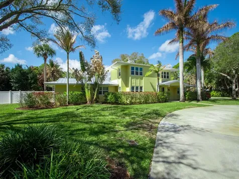 2155 Vero Beach Avenue Vero Beach FL 32960