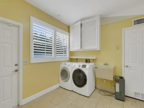 2155 Vero Beach Avenue Vero Beach FL 32960