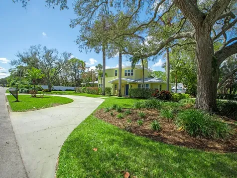 2155 Vero Beach Avenue Vero Beach FL 32960