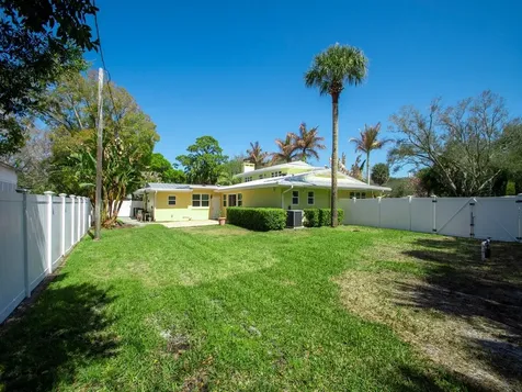 2155 Vero Beach Avenue Vero Beach FL 32960