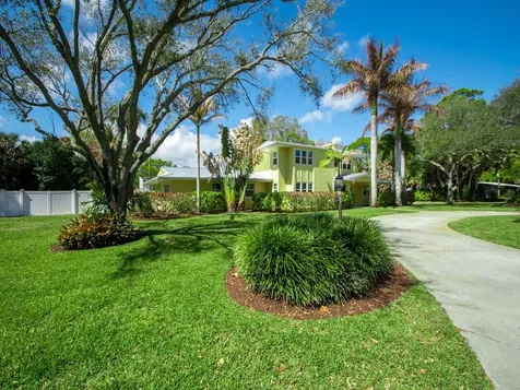2155 Vero Beach Avenue Vero Beach FL 32960