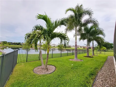 2142 Harwick Circle SW Vero Beach FL 32968