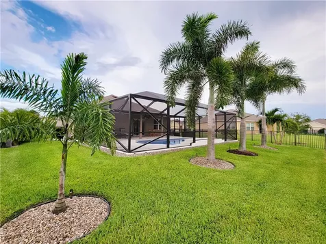 2142 Harwick Circle SW Vero Beach FL 32968
