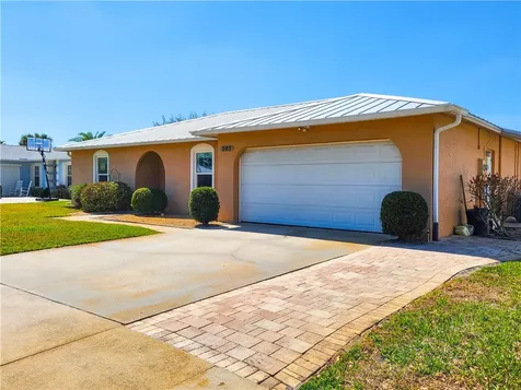 585 24th Avenue Vero Beach FL 32962