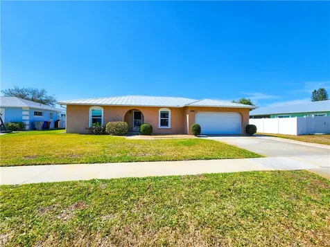 585 24th Avenue Vero Beach FL 32962