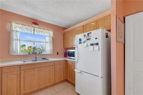 395 Grove Isle Circle Vero Beach FL 32962
