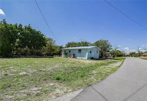 2431 42nd Place Vero Beach FL 32967