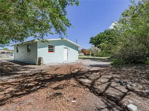 2431 42nd Place Vero Beach FL 32967