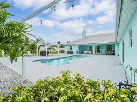 406 9th Court Vero Beach FL 32962