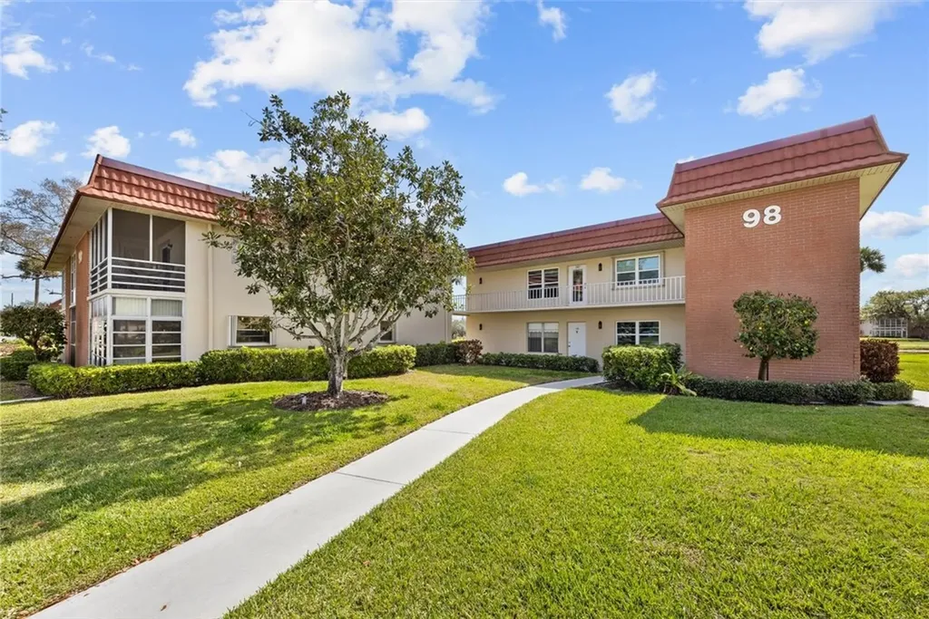 98 Spring Lake Drive Vero Beach FL 32962