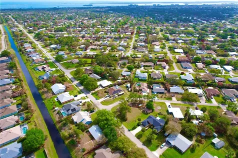 381 Main Street Sebastian FL 32958