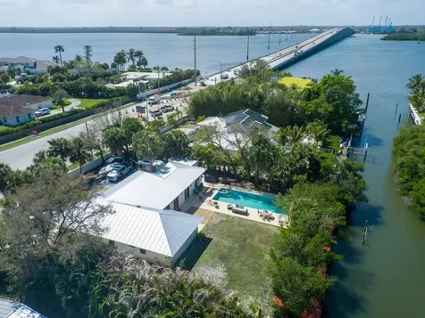 527 E Causeway Boulevard Vero Beach FL 32963