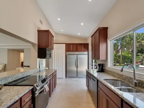 527 E Causeway Boulevard Vero Beach FL 32963