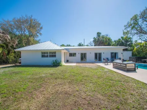 527 E Causeway Boulevard Vero Beach FL 32963