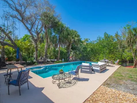 527 E Causeway Boulevard Vero Beach FL 32963