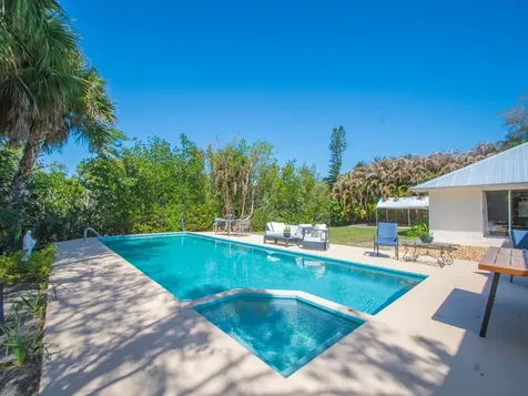 527 E Causeway Boulevard Vero Beach FL 32963