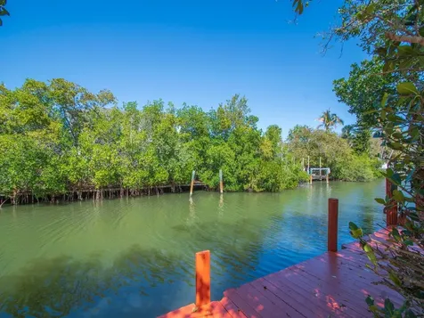 527 E Causeway Boulevard Vero Beach FL 32963